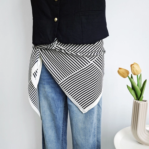 Dames Satijnen Driehoekige Sjaal Gestreepte Print Minimalistische Franse Stijl Hoofddoek Halstuk Taille Accessoire Elegant