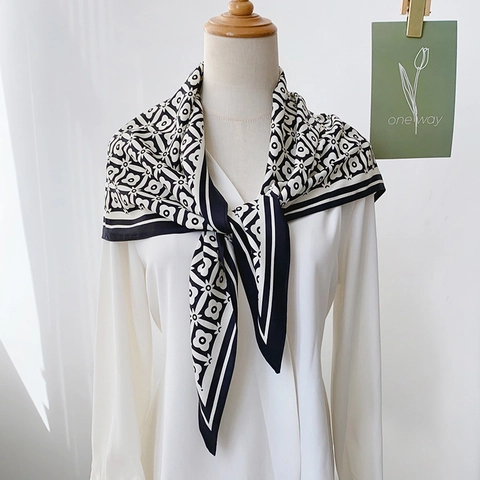 Pañuelo Triangular de Satén con Estampado Floral Geométrico de Moda para Mujer Chic Blanco y Negro Delgado Sarga Accesorio