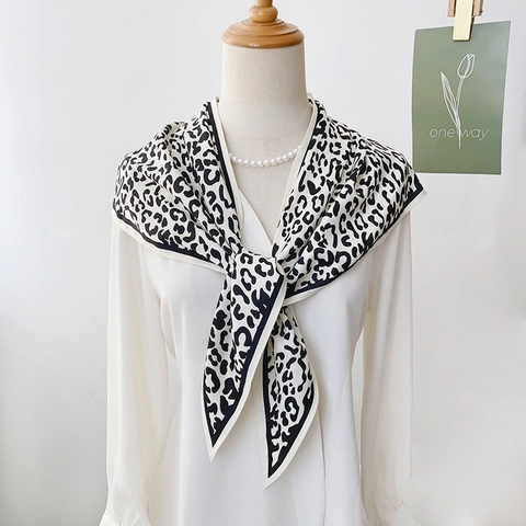 Leopard Print Satin Triangular Scarf For Women Black White Contrast Color Silk Feel Vintage Chic Neck Scarf Bandana