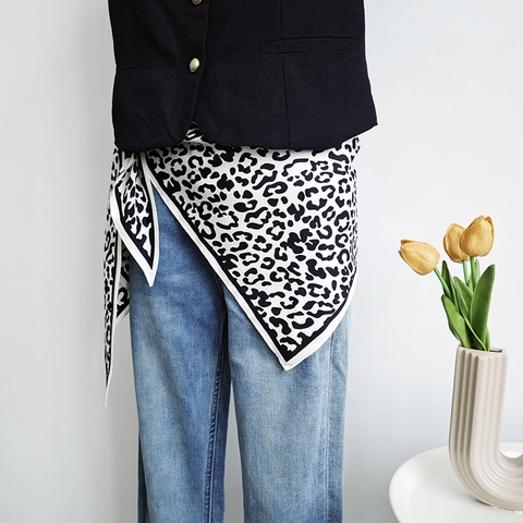 Leopard Print Satin Triangular Scarf For Women Black White Contrast Color Silk Feel Vintage Chic Neck Scarf Bandana