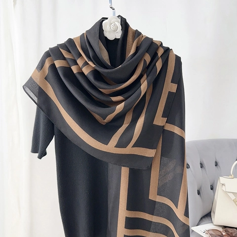 Elegante Dames Polyester Sjaal Omslagdoek Letters Geometrische Print Contrastkleur Zonbescherming Reizen Accessoires