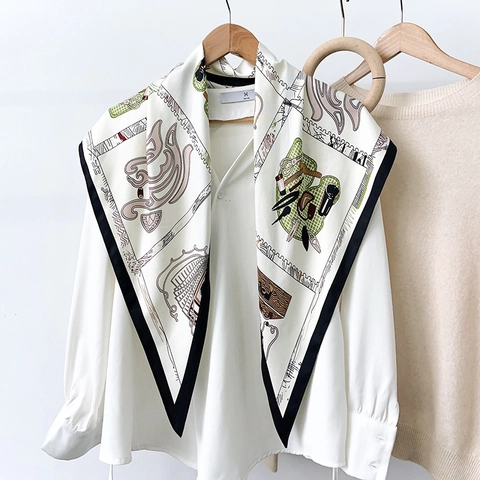 Vintage Keper Satijn Driehoekige Sjaal Voor Dames Retro Ruiterprint Elegante Omslagdoek Veelzijdige Lichtgewicht Mode Halssjaal