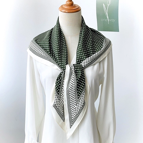 Pañuelo Triangular para Mujer Elegante Estampado de Lunares en Satén Moda Versátil Estilo Coreano Minimalista Chal Accesorio de Cuello