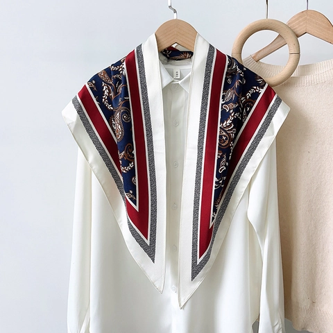 Elegante Dames Paisley Print Satijn Driehoekige Sjaal Veelzijdige Lichtgewicht Keperzijde Gevoel Sjaal Voor Dagelijks Gebruik