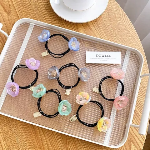 Doppellagiges Blumen Haargummi Hoch Elasthisches Gummiband Mit Strass Eingelegter Acetatblume Und Metallanhänger Haarschmuck