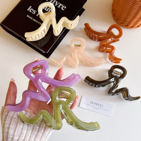 Minimalist Large Wave Shape Hair Claw Clip For Women Matte Plastic Shark Clip Elegant Hair Styling Accessory For Thick Hair