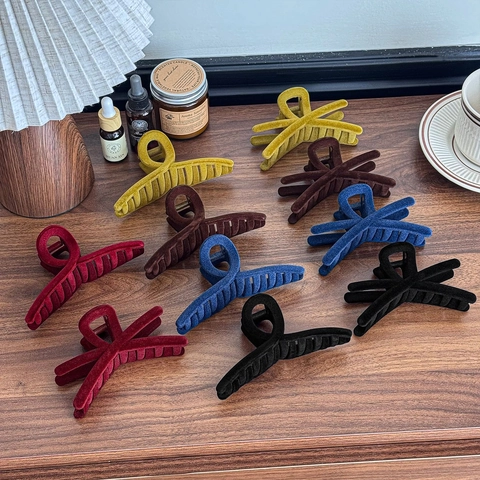 Minimalista Pinza per Capelli Floccata Grande per Donna Tinta Unita Velluto Texture Shark Clip Elegante Acconciatura Accessori Copricapo
