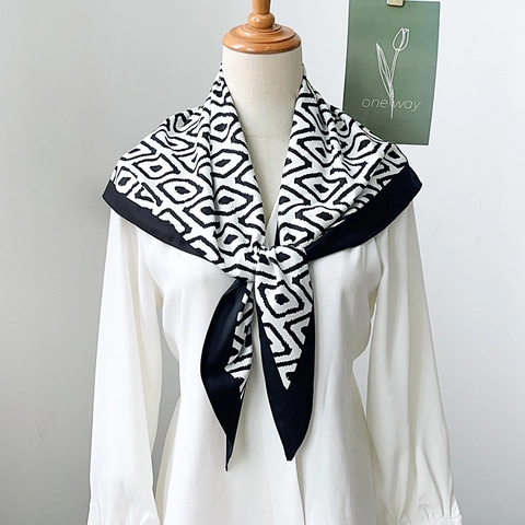 Geometric Diamond Print Satin Triangle Scarf For Women Minimalist Fashion Waist Wrap Scarf Elegant All-match Headscarf
