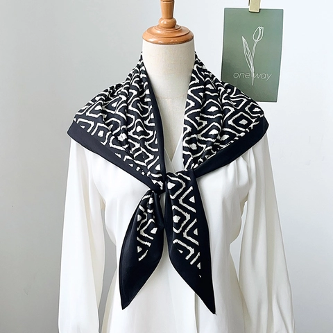 Geometric Diamond Print Satin Triangle Scarf For Women Minimalist Fashion Waist Wrap Scarf Elegant All-match Headscarf