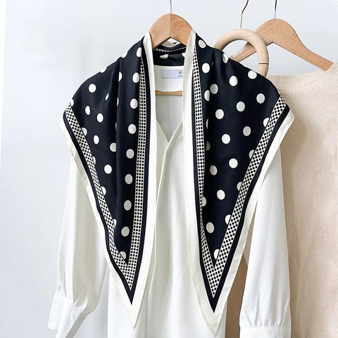 Dames Elegante Polka Dot Bedrukte Satijn Driehoekige Sjaal Retro Zachte Mode Sjaal Nek Hoofd Wrap Accessoires