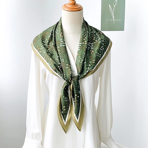 Elegante Dames Satijn Driehoekige Sjaal met Bloemenprint Vintage Contrastrand Lichtgewicht Hoofddoek Hals sjaal