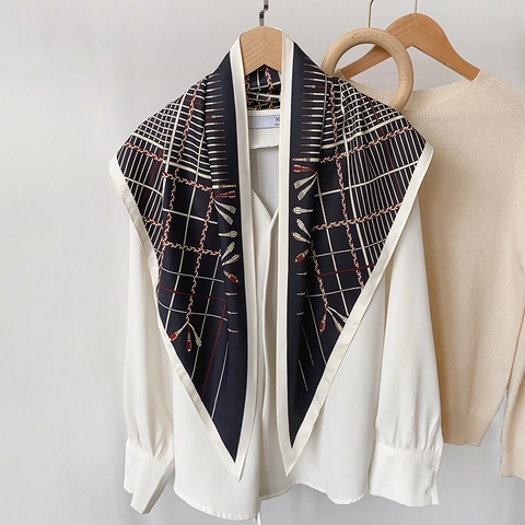 Sciarpa a Triangolo in Satin Stampata Moda Vintage per Donna Scialle Geometrico Retrò Protezione Solare Versatile Foulard