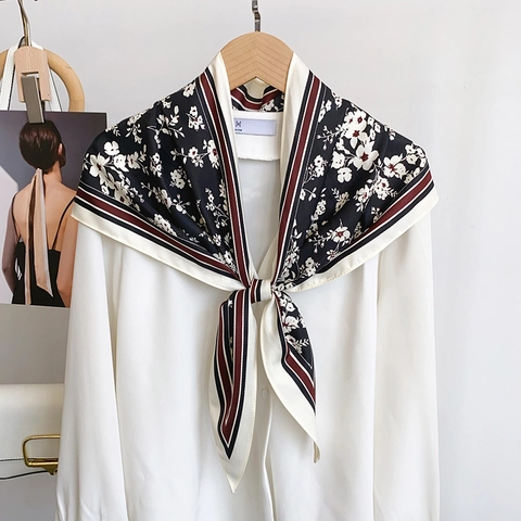 Elegantes Damen Satin Dreieckstuch Mit Blumenmuster Großes Kopftuch Mit Streifenrand Vielseitiger Dekorativer Schal