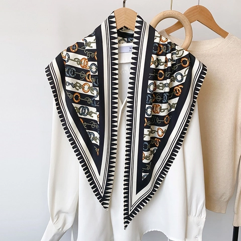 Dames Retro Kettingprint Driehoekige Sjaal Chique Satijn Veelzijdige Hoofddoek Elegante Bandana Dagelijks Mode Lichtgewicht Halsdoek Accessoire