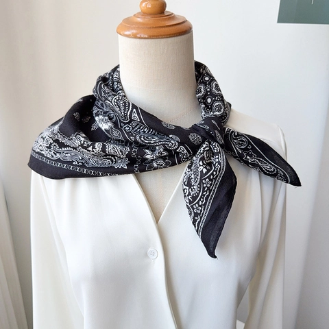 Écharpe Carrée Bandana Style Coréen Imprimé Paisley pour Femmes Polyester Accessoire de Mode Polyvalent pour le Cou