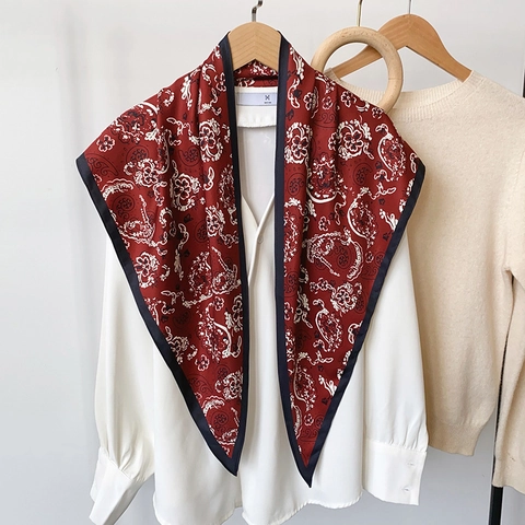 Pañuelo Triangular de Satén con Estampado de Cachemira Vintage para Mujer Pañuelo Decorativo Versátil Chal Floral
