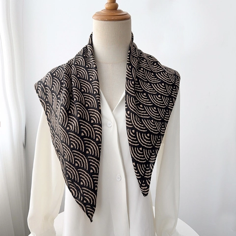 Foulard Quadrato da Donna con Motivo a Squame di Pesce Vintage Raso Sintetica Elegante Stampa a Onde Sciarpa Autunno Inverno