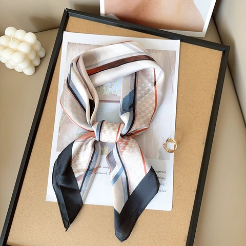 Vrouwen Satijnen Vierkante Sjaal Elegante Geometrische Hahnentritt Streep Print Polyester Halsdoek Mode Hoofdband Accessoire