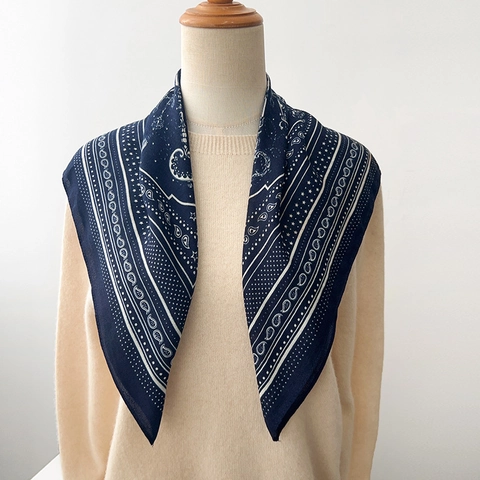 Women Vintage Paisley Printed Square Scarf Elegant Key Pattern Satin Finish Polyester Neck Scarf Lightweight Bandana Fashion Wrap