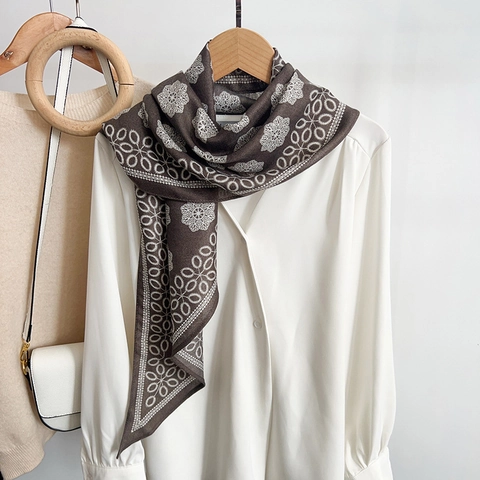 Écharpe En Imitation Satin Style Vintage Old Money Pour Femmes Polyester Imprimé Floral Foulard Élégant Marron Accessoire De Mode Léger