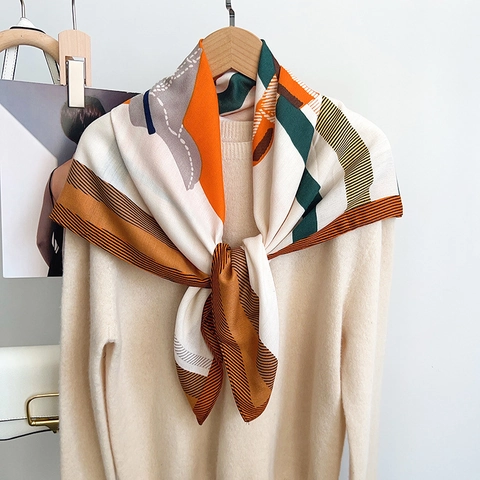 Elegante Dames Satijn Vierkante Sjaal Paardenpatroon Bedrukt Lichtgewicht Zijdeachtige Omslagdoek Voor Kantoor Dagelijks Vintage Luxe Mode Accessoire