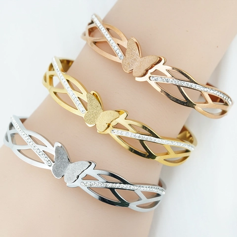 Bracciale Rigido da Donna in Acciaio Inossidabile a Forma di Farfalla Traforato con Strass Intarsiati Gioiello di Moda