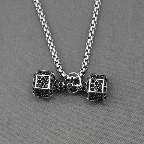 Collana con Pendente Manubrio Fitness in Acciaio Inossidabile Zirconia Nero Bianco Gioielli Sportivi Hip Hop per Uomo Donna