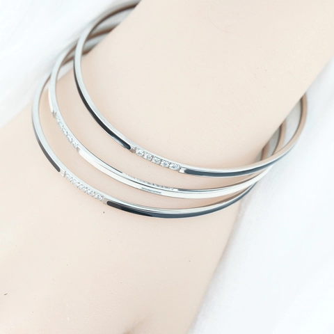 Moderne Titaniumstalen Zirkonia Emaille Stapelbare Armringen Voor Dames Zilvertint Vacuüm Plated Trendy Urban Sieraden