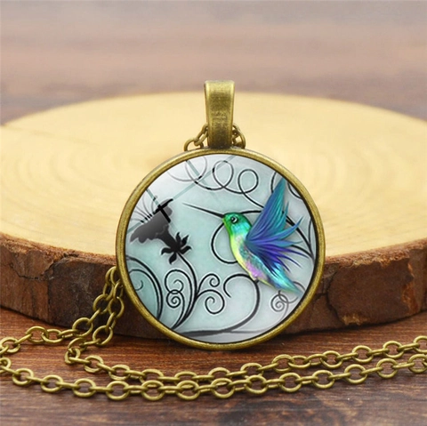 Collana con Pendente a Forma di Colibrì Vintage Gemma del Tempo Cabochon in Vetro Rotondo Gioielli Artistici per Donna