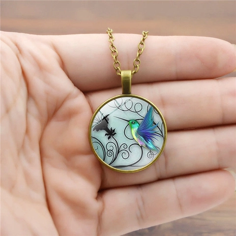 Collana con Pendente a Forma di Colibrì Vintage Gemma del Tempo Cabochon in Vetro Rotondo Gioielli Artistici per Donna