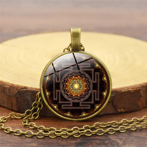 Collier Pendentif en Alliage de Cabochon de Verre Mandala Sri Yantra Géométrie Sacrée Vintage pour Hommes Femmes Bijoux