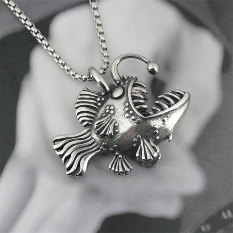 Retro Edelstahl Anglerfisch Anhänger Halskette Punk Gothic Tiefseefisch Schmuck Für Herren Damen Oxidiertes Silber