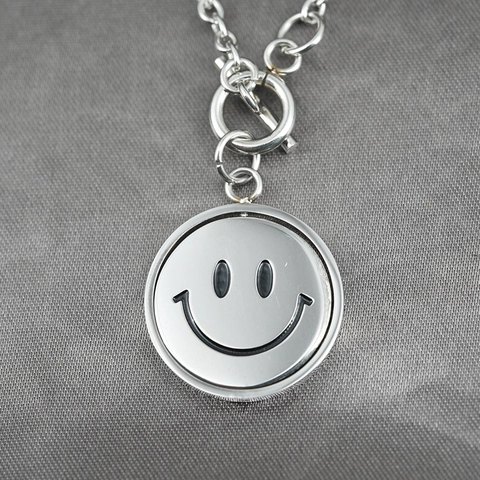 Titanstahl Smiley Gesicht Anhänger Halskette Doppelseitiges Lächeln Gesicht Schmuck Mit OT Knebelverschluss Für Herren Damen Hip Hop Stil