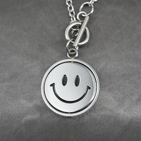 Titanstahl Smiley Gesicht Anhänger Halskette Doppelseitiges Lächeln Gesicht Schmuck Mit OT Knebelverschluss Für Herren Damen Hip Hop Stil