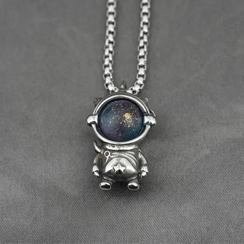 Collana con Pendente Astronauta Hip Hop Unisex con Sfera di Vetro Stellata Galassia in Gioielli Esploratore Spaziale in Acciaio al Titanio Vintage