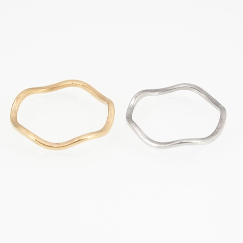 Anello Ondulato in Acciaio al Titanio Minimalista per Uomo Donna Lucido Irregolare Geometrico Fascia Impilabile Gioielli di Moda