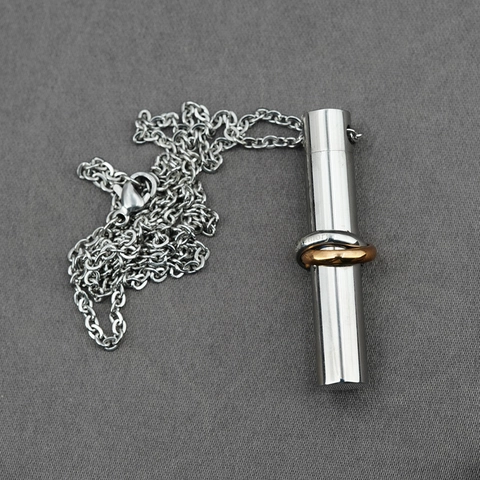 Collana con Pendente a Cilindro in Acciaio al Titanio Lucidato Anelli Intrecciati Incisione di Memoria Uomo Donna Gioielli di Moda