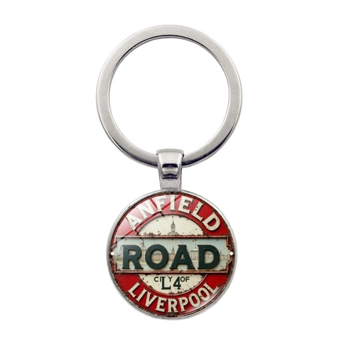 Retro Metall Schlüsselanhänger Anfield Road Straßenschild Rundes Glaskabochon Englisches Stadtthema Vintage Zinklegierung Schlüsselring