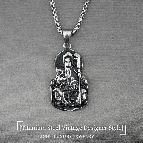 Collana con Ciondolo Guan Gong in Acciaio Inossidabile Vintage per Uomo Pendente con Rilievo Dio Cinese Dio Della Ricchezza Argento Antico Gioielli