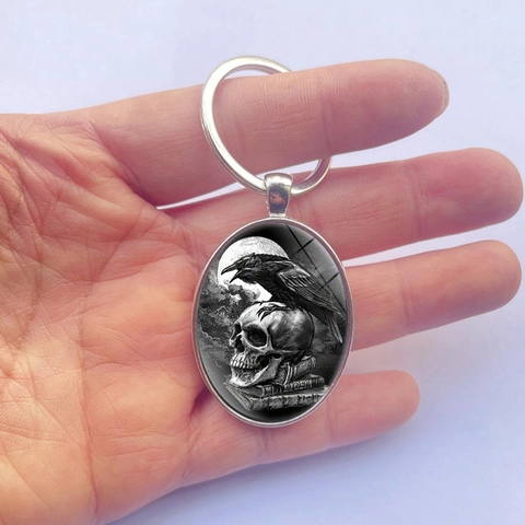 Portachiavi Gotico con Teschio di Corvo Pendente Ovale in Lega di Zinco Vetro Arte Oscura Animali Scheletro Regalo di Halloween