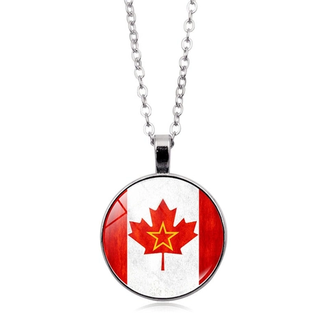 Vintage Canada Flag Pendant Necklace Alloy Glass Maple Leaf Distressed Commemorative Fashion Jewelry For Women Men Accessory