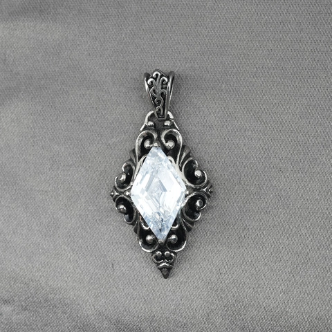 Vintage Gothic Rhombus Pendant Necklace Titanium Steel Rhinestone Inlaid Retro Carving Jewelry For Men Women Unisex Accessory