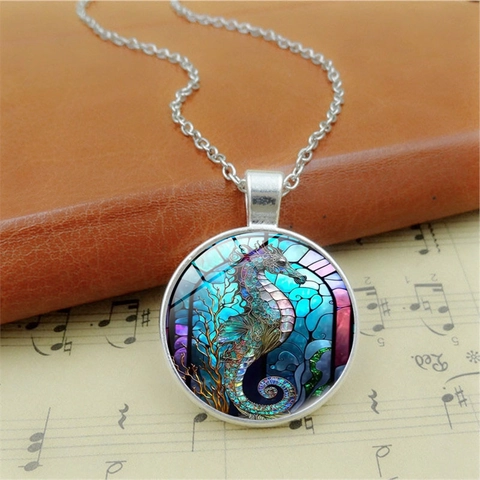 Collier Pendentif Hippocampe en Verre Vintage Style Vitrail Alliage Animal Motif Chaîne de Pull Bijoux pour Femmes Hommes