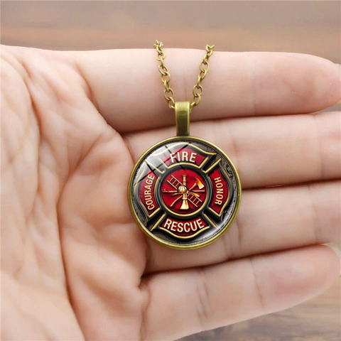 Vintage Vigili del Fuoco Emblema Croce di Malta Ciondolo Pietra del Tempo Collana Lega Vetro Cabochon Gioielli Regalo