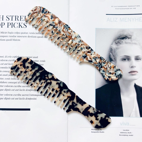 Vintage Acetate Wide Tooth Hair Comb Anti-Static Tortoiseshell Marble Pattern Detangling Brush Long Handle Hair Styling Tool For Women