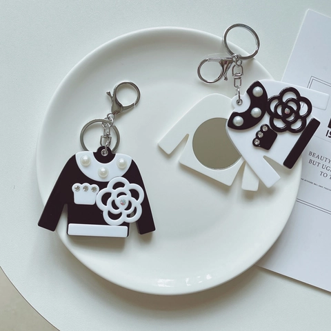 Portable Acrylic Mirror Keychain Camellia Design Flower Pattern Lady Silhouette Mini Sweater Handbag Pendant Bag Accessories