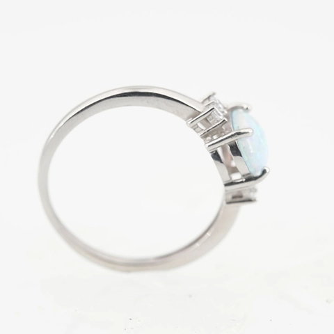 Anillo de Ópalo Artificial Ovalado de Acero de Titanio Vintage para Mujeres Hombres Color Plata con Diamantes de Imitación Joyería
