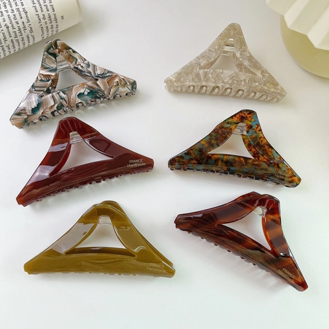 Minimalist Large Triangular Acetate Hair Claw Clip Vintage Marbled Tortoiseshell Hollow Hairpin For Women Styling Accessory