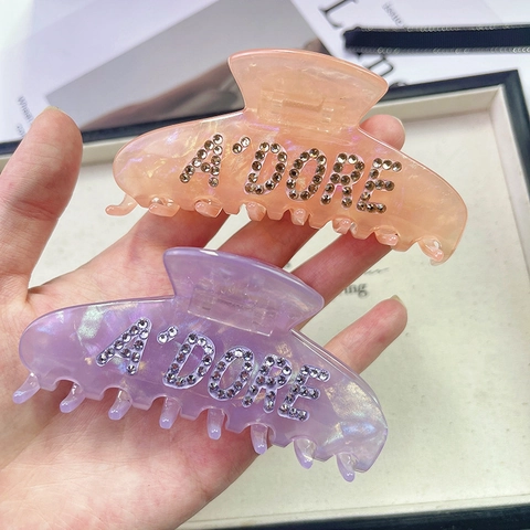 Elegante Acetat Haarkralle Mit Strass Buchstaben Marmor Textur Haifisch Clip Mode Haarschmuck Für Damen
