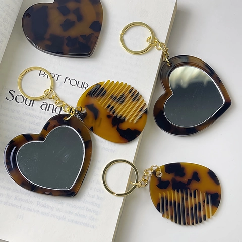 Schildpattmuster Herzform Spiegel Kamm Schlüsselanhänger Vintage Ästhetik Tragbares Make-up Set Anhänger Für Damen Geschenk